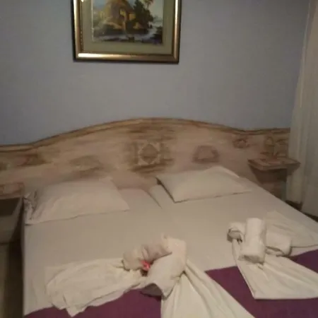 Amversa's * Скала-Марион